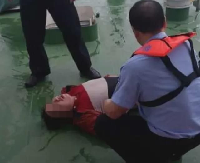 粉丝|网红“直播跳江”，这是什么操作？