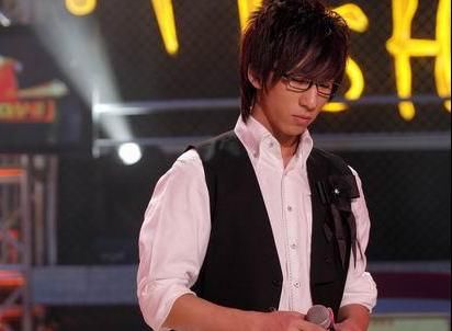  幕后|曾是入围金像奖的选秀冠军，他人气暴跌转幕后十年，被称情歌王子