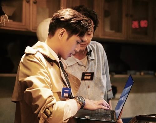  高端|明侦三子做客密逃，联手整蛊NPC，这才是高端玩法