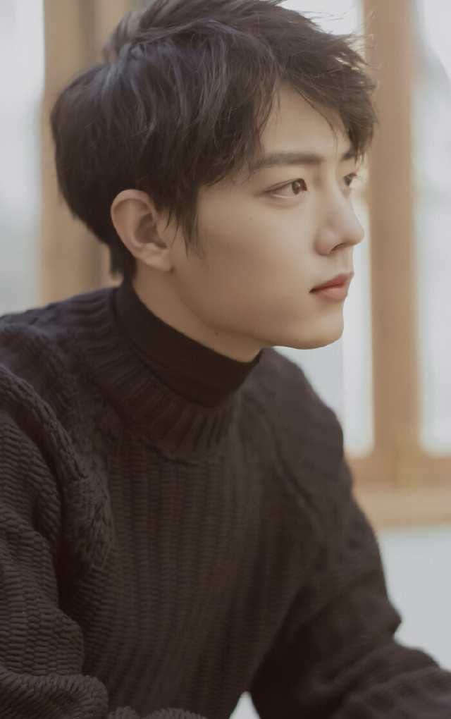  手游|肖战代言新笑傲江湖手游的造型，眉眼神似王一博！