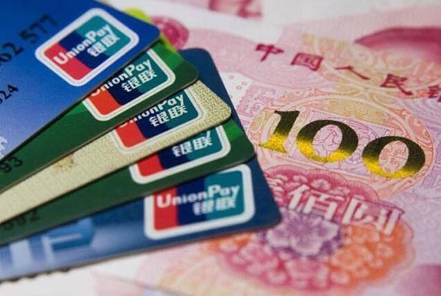 消费|11年后，200元变3.2万，给持卡人“敲警钟”，信用卡不能这样用