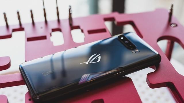  快速|270Hz采样率+144Hz刷新的新电竞手游利器ROG游戏手机3快速体验