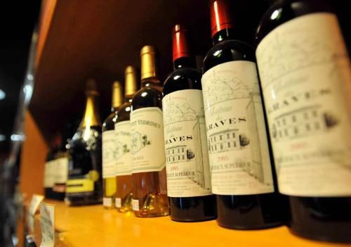 员工|超市里20元一瓶的红酒，到底是不是劣质酒？超市员工说明了真相