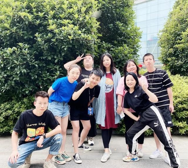  产业|专访制片人彭聆：从火箭少女101毕业团综看哇唧唧哇偶像产业内容生态逻辑