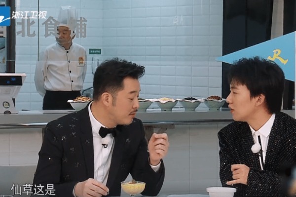 奔跑|《奔跑吧》最豪横的嘉宾,散步被棍子抽打,一边走一边喊叫!