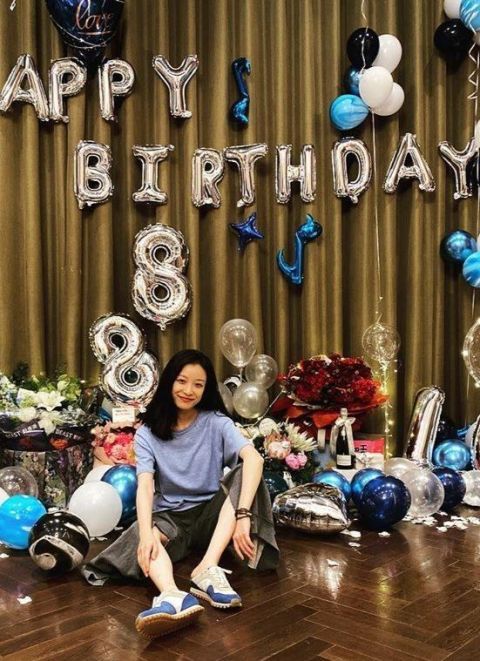  气质|美人美在骨不在皮！倪妮生日照T恤配卫裤，全靠气质撑起来