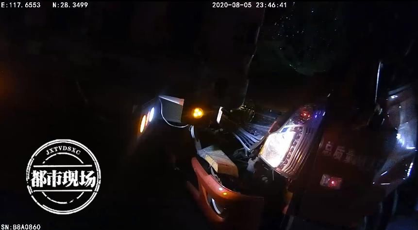  事故|独自开车14小时，铁打的司机也难顶！他一头撞上大货车