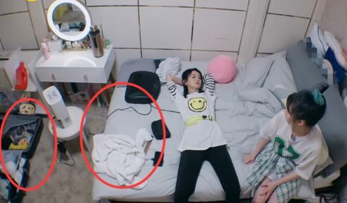  最真实|赵丽颖不吃饭躲房间里，镜头拍摄到房间全景：这哪像女孩住的地方？