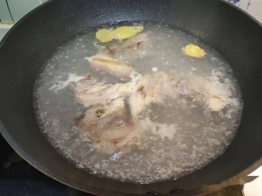 做法|炖羊肉汤，最忌加两味调料，教你正确做法，汤白味鲜无膻味