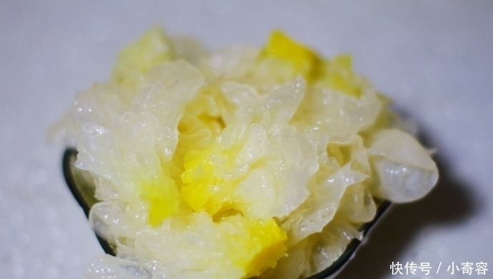  用清水|好喝看得见的紫薯银耳百合汤，清热又润肺，适合经常炖给家人喝！