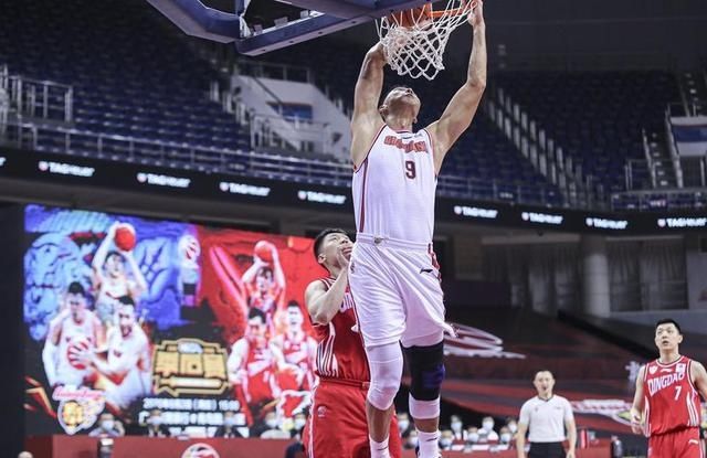  场比赛|易建联因伤离场仍贡献25+5，广东队进四强，球队有哪些亮点和不足