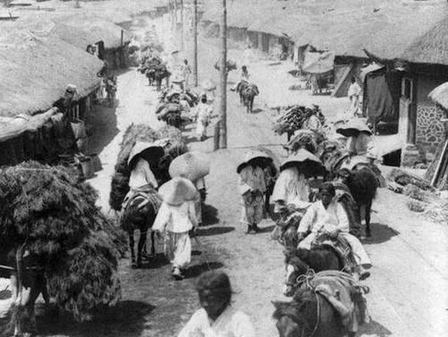  国王|此国国王不敢称帝，大臣说：别国都能称帝，生在我国死了也不可惜