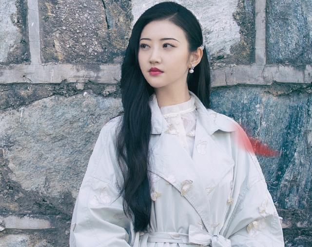  司藤|景甜《司藤》未播先火，男主大家都认识，光看CP海报就急不可耐