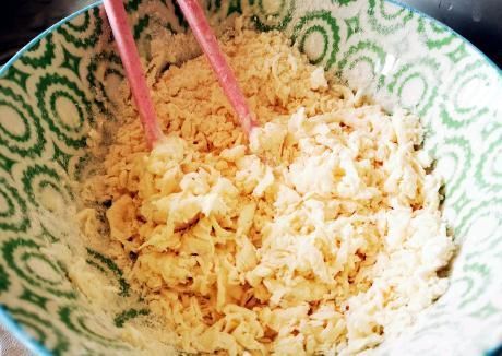 细小|做疙瘩汤,我从不用水调,学会1招小技巧,疙瘩均匀细小,吃着香