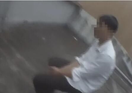  王某|奇葩！饿了4天4夜男子闹跳楼，民警满足了他的一个要求后......