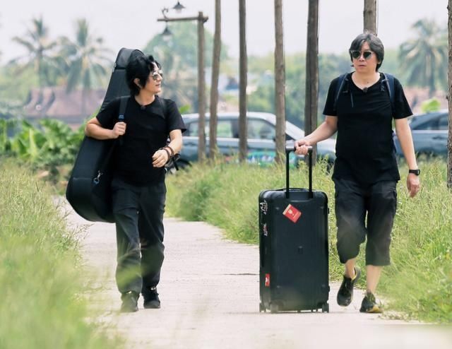  节目|《向往4》最新嘉宾合照，老狼郑钧站中间，我却关注许光汉的站位