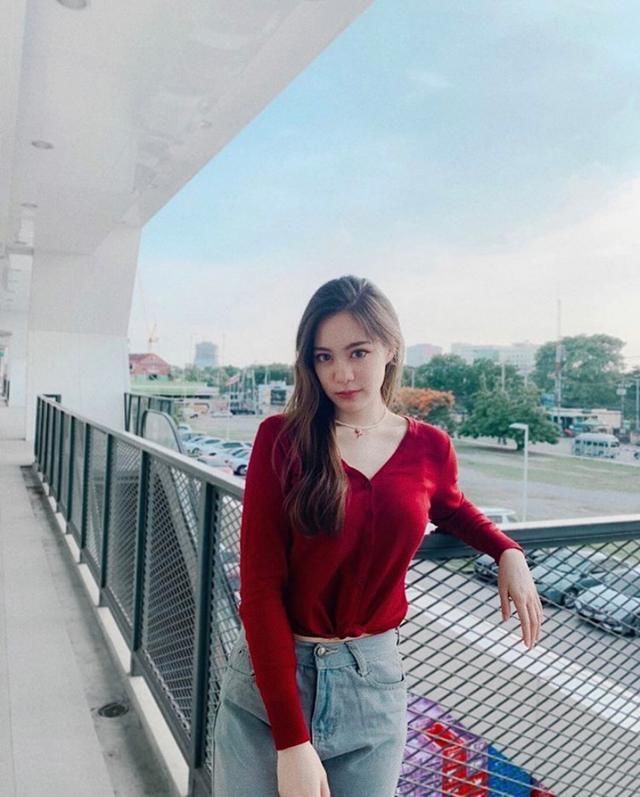 用它搭配上|初秋必备的“针织衫”，这样搭配起来，时髦气质到不行