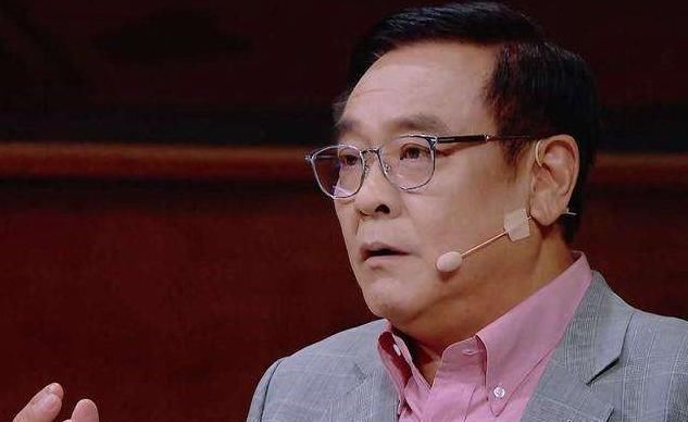 演员|他究竟有何背景？被尔冬升批演技烂，第一次演戏却＂搬动＂半个娱乐圈