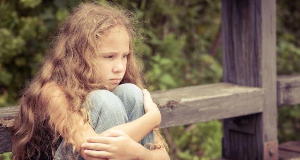  批评孩子|儿童抑郁不容小觑, 一旦发现孩子抑郁, 家长要反思有没有以下行为