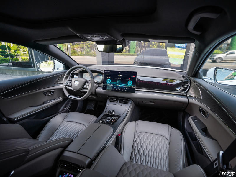 比亚迪|旗舰车型比亚迪汉 售价27.95万 又帅又快又远