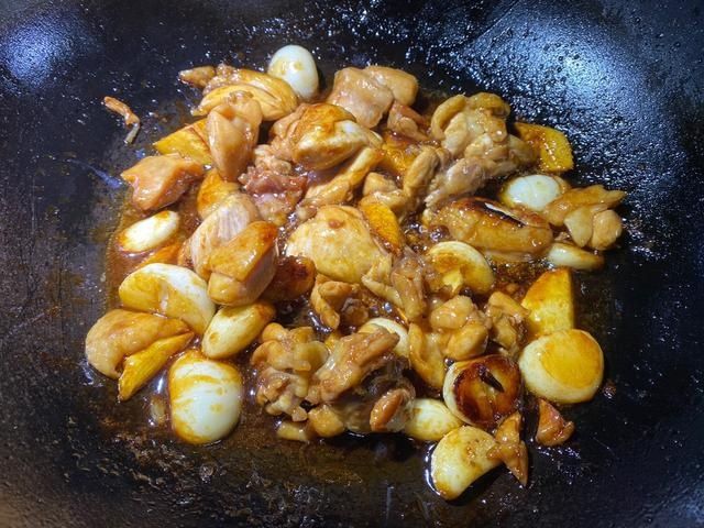 大人|砂锅三杯鸡这样做,大人孩子都爱吃!