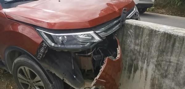  途中|事发麻江：只是因为在开车途中转头看了孩子一眼