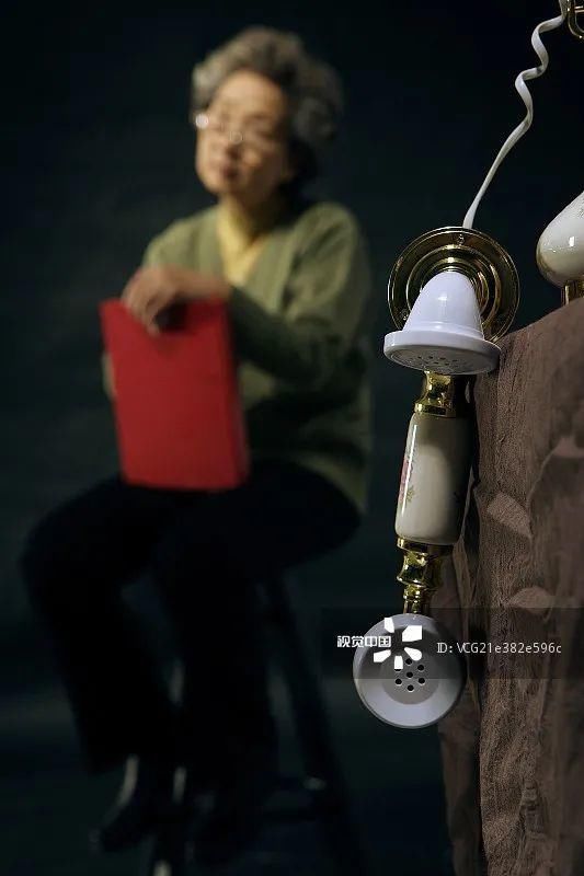  尸体|沪上一独居老人死亡多日无人知晓，邻居发现时尸体已腐烂生蛆