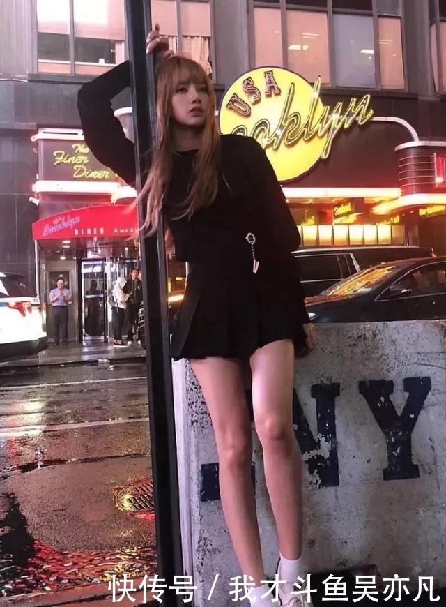 卫衣|卫衣+半裙=早秋最火混搭套路,时髦炸了