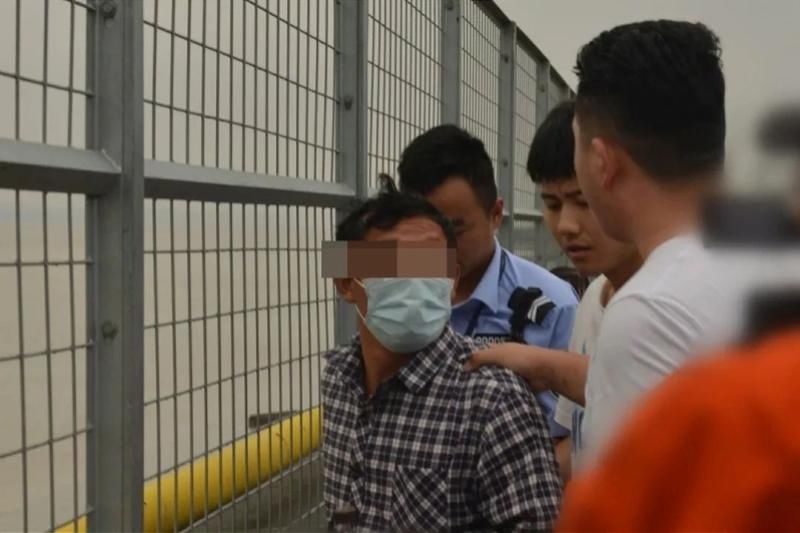 观潮|浙江民警从观潮人群中抓到在逃人员！潮还没见着就被跨省移交