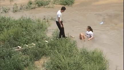 点数|搞笑GIF:还没到水到渠成的时候,你心里没点数吗?还当众向我求婚