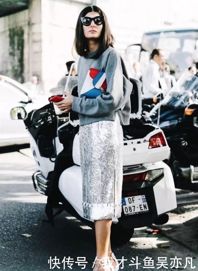 卫衣|卫衣+半裙=早秋最火混搭套路,时髦炸了