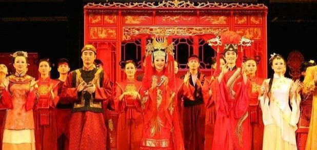 说法|旧时北方婚礼上的那些忌讳，盖井盖，撒五谷，捅窗户纸各有说法