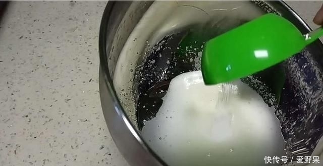  蛋糕|用平底锅就能做出很绵软无油、低糖的蛋糕饼，大人小宝宝都可以吃