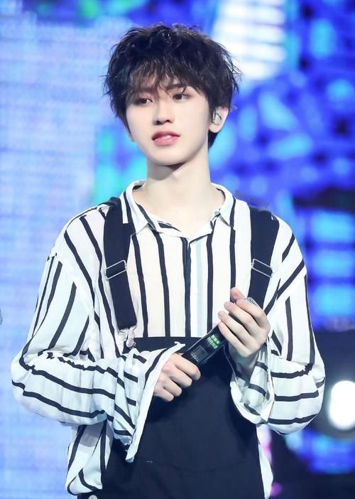  蔡徐坤|热度跌落流量神坛？蔡徐坤因没有经纪团队加持，弊端逐步显现