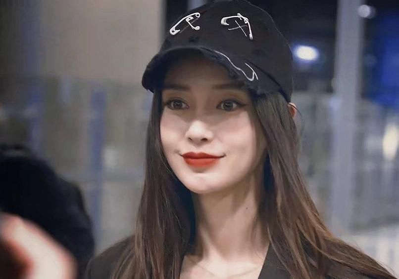  位置|跑男收官大合影，吴宣仪娜比坐一边儿，看baby的位置，太幸福了吧！