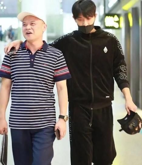 爸爸|年仅52岁，身家高达两百亿，黄子韬爸爸留下故事离开