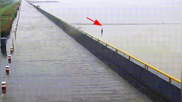 监控|浙江男子下江捕鱼, 一秒钟被江水吞没! 监控拍下全过程……