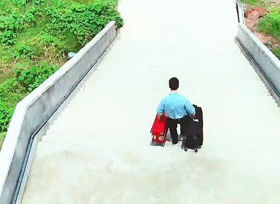  中餐厅|中餐厅：明星搬的行李是假的？大副搬黄晓明行李时，真假很明显