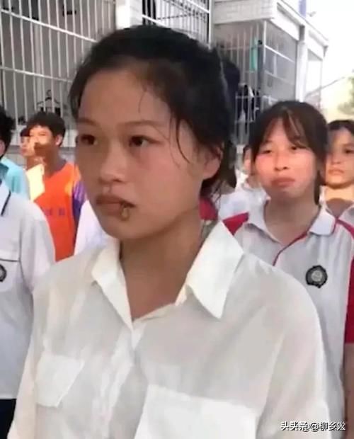 磨炼|高一女生军训马蜂落嘴唇上仍一动不动，普通女学生，有必要如此磨炼意志吗？