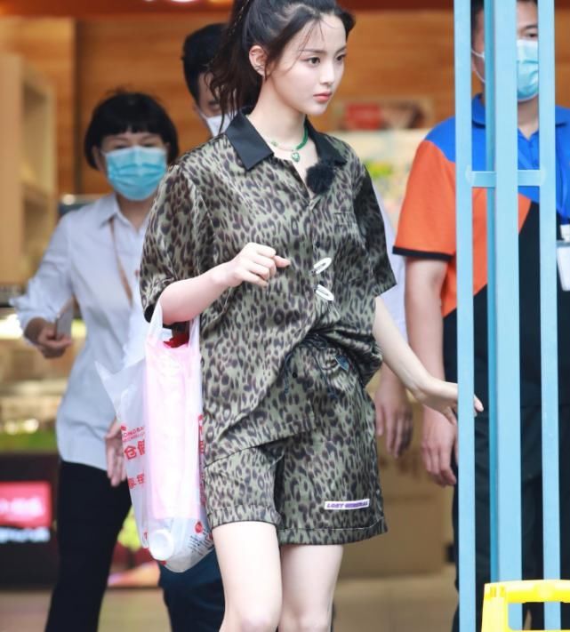  超越|《中餐厅4》周五首播 王俊凯杨超越飞行嘉宾有深意