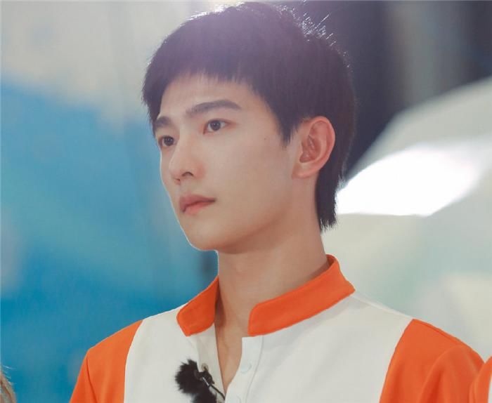  榜首|最受欢迎综艺嘉宾大洗牌：杨幂跌落第5，邓伦第4，榜首真男神！