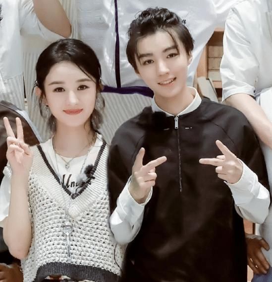 同台|王俊凯追星成功,和自己的偶像同台录节目,一时间不知道该羡慕谁