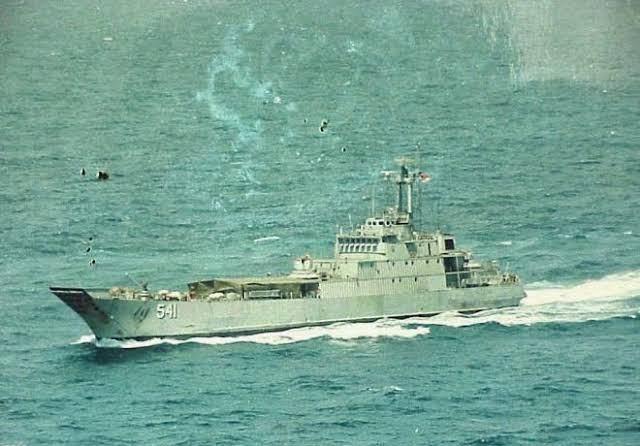  大风|印尼登陆舰没扛住4米高海浪被打沉了！大风与火灾，谁更恐怖呢？