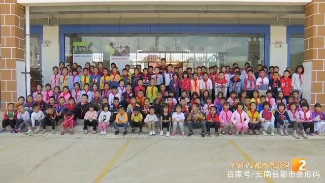 喜欢|“把我所学的、我的爱好传给喜欢的学生”陡普鲁小学里的拳击教练