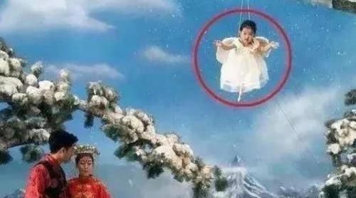  父母|阿拉蕾成“儿童版樊胜美”，小山竹却无忧无虑，两人差距显而易见