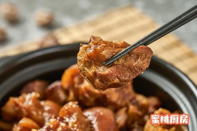 这一|入秋就爱这一锅话梅猪手,简单煮煮就搞定!吃一口胶原蛋白满满!