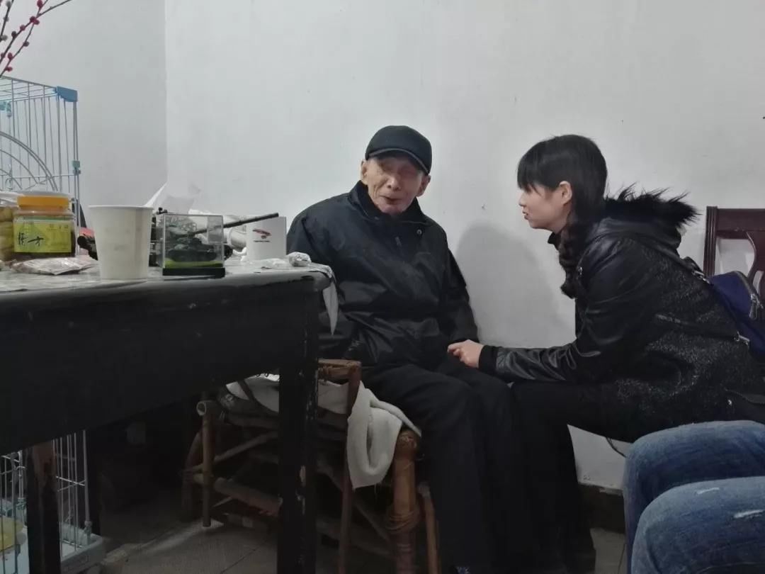 派出|老人隐姓埋名71年，因一小东西暴露身份，部队立即派出6辆坦克