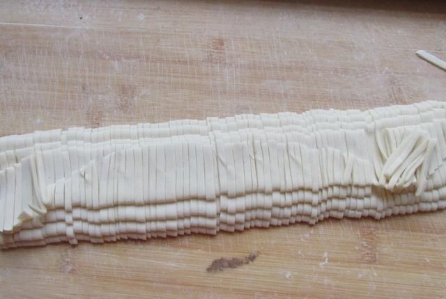 好吃|吃了30年手擀面,这样做筋道好吃不断条,比吃饺子还香,吃不够