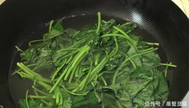 适合|粗粮细作,适合四季吃的蔬菜窝窝头,记住2点,凉了也不硬