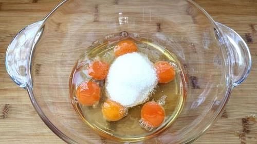 最火|街头卖得最火的「老式脆皮蛋糕」,教你在家做,减油减糖更健康